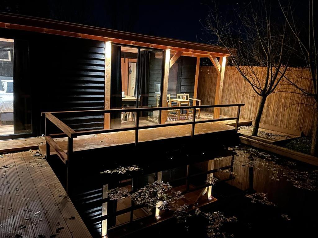 Casa Aan De Plas, B&B Met Sauna En Hottub Of Jacuzzi Nieuwkoop Eksteriør billede