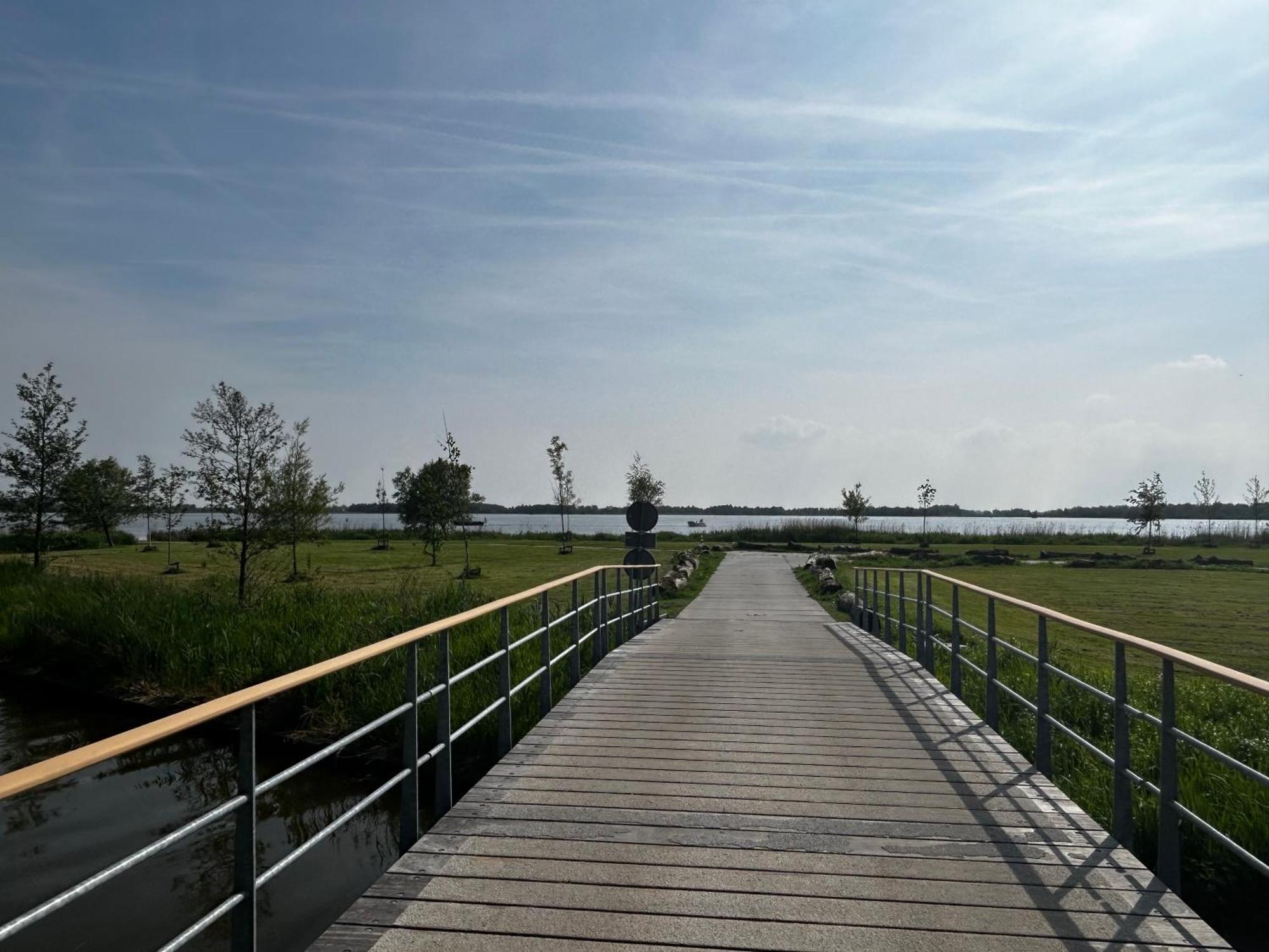 Casa Aan De Plas, B&B Met Sauna En Hottub Of Jacuzzi Nieuwkoop Eksteriør billede