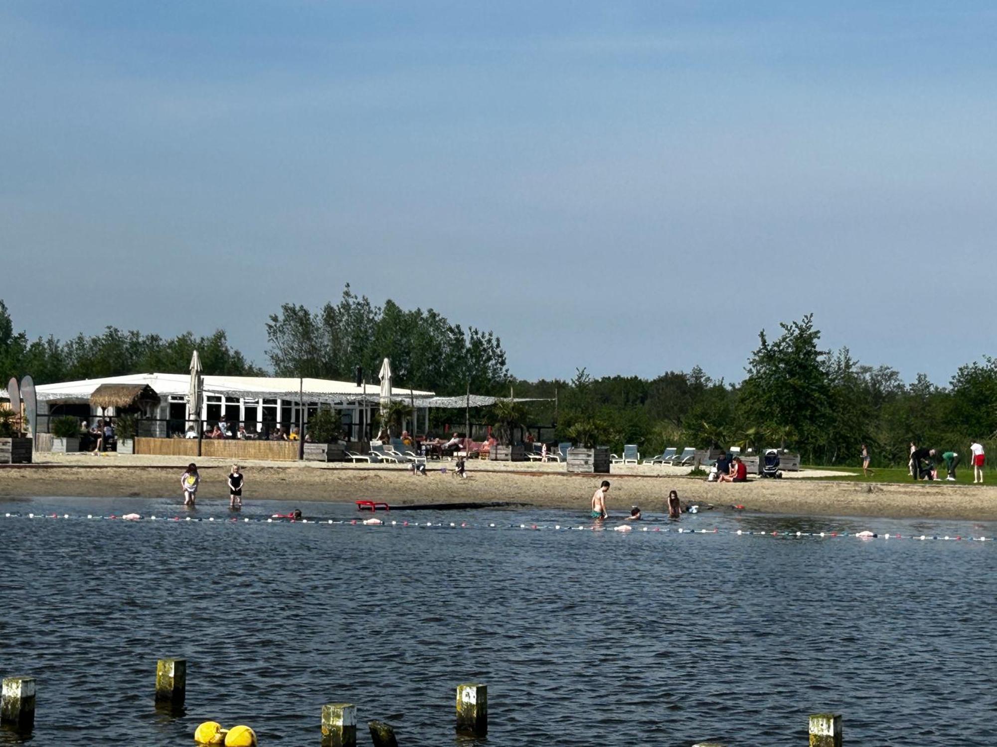 Casa Aan De Plas, B&B Met Sauna En Hottub Of Jacuzzi Nieuwkoop Eksteriør billede