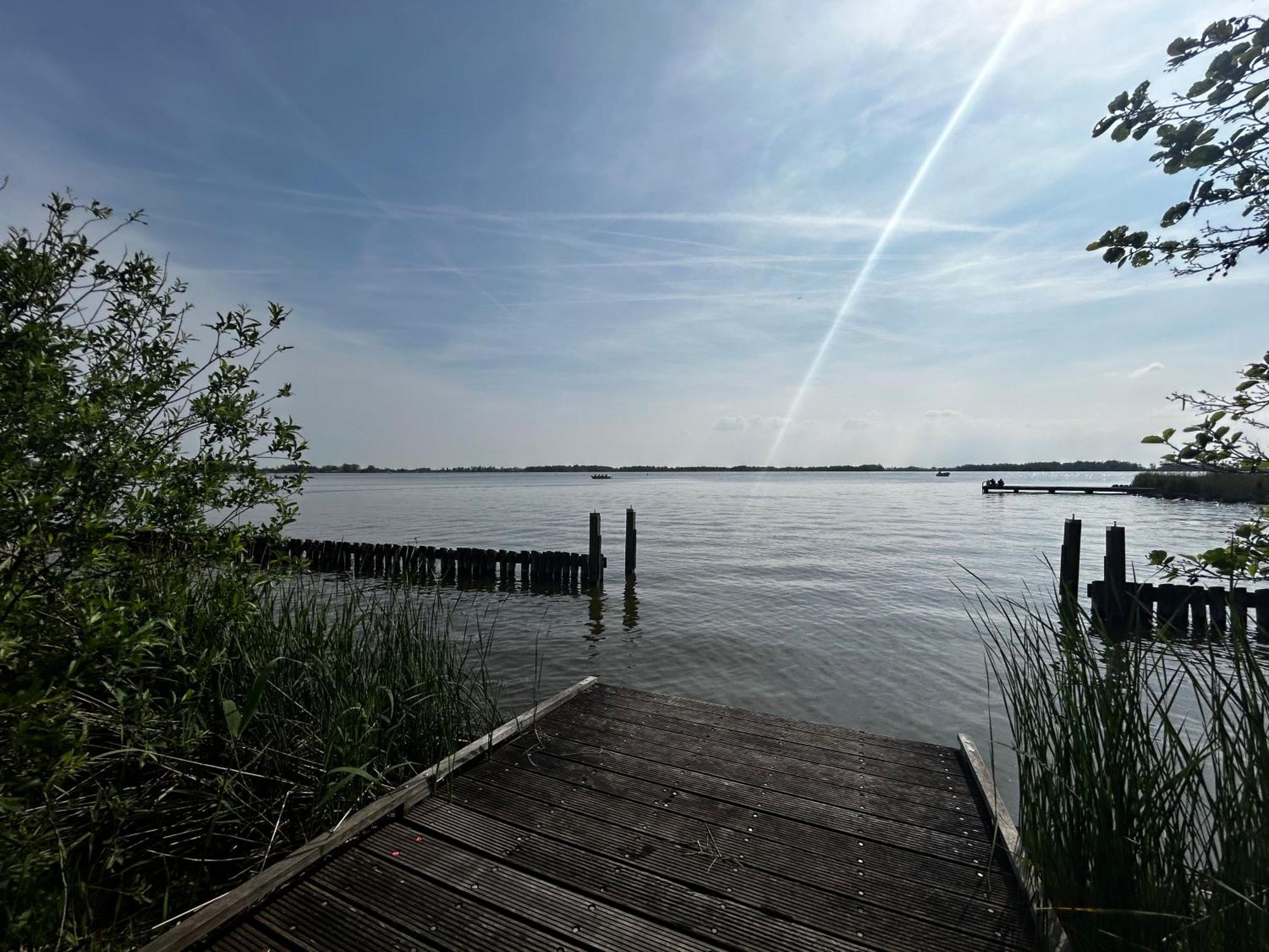 Casa Aan De Plas, B&B Met Sauna En Hottub Of Jacuzzi Nieuwkoop Eksteriør billede